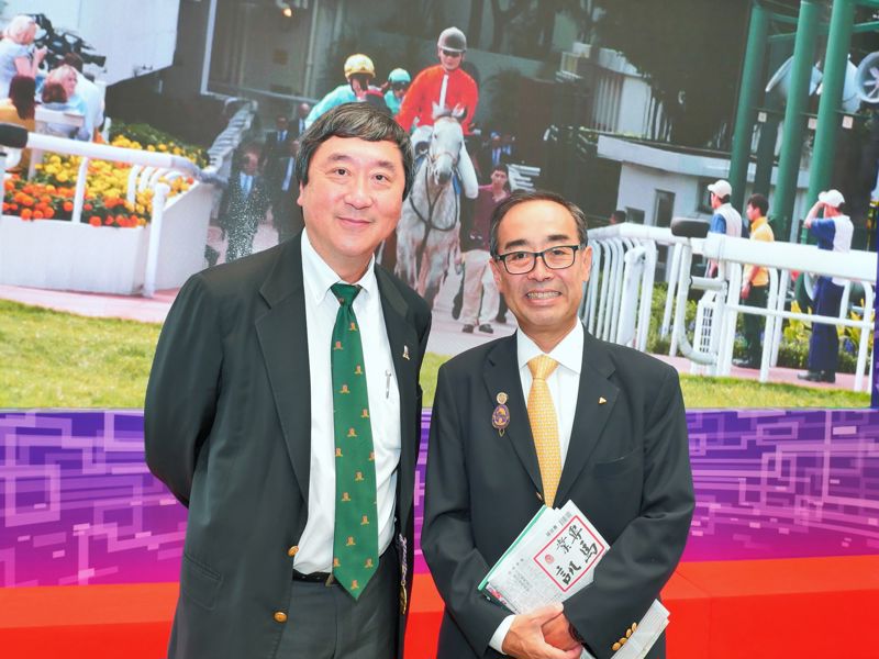 Mr David Mong welcomed Professor Joseph Sung, President of The Chinese University of Hong Kong at the Panasonic Cup luncheon.
